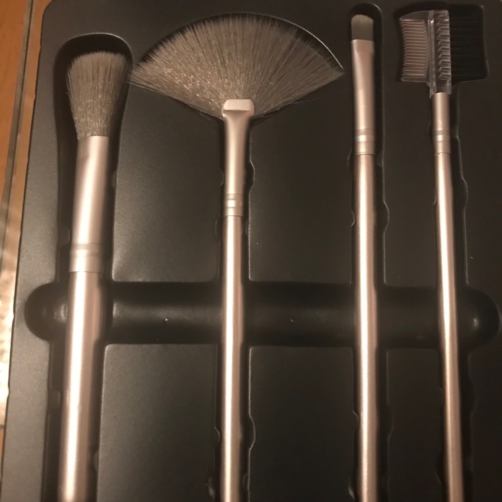Professional makeup brush set